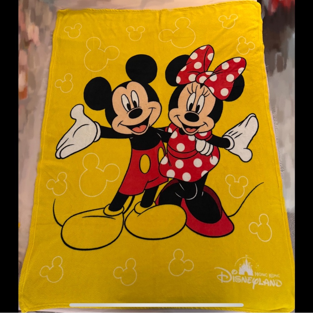 Disneyland Mickey and Minnie Yellow Blanket (sold separately)